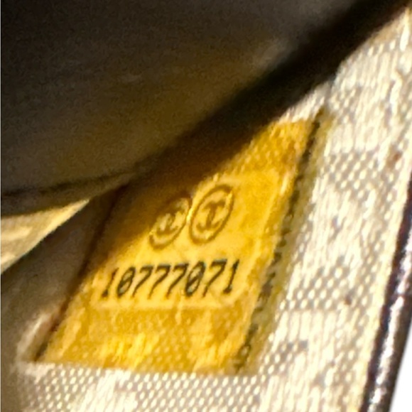 New Chanel Metallic Grey Quilted Wallet - Picture 3 of 11